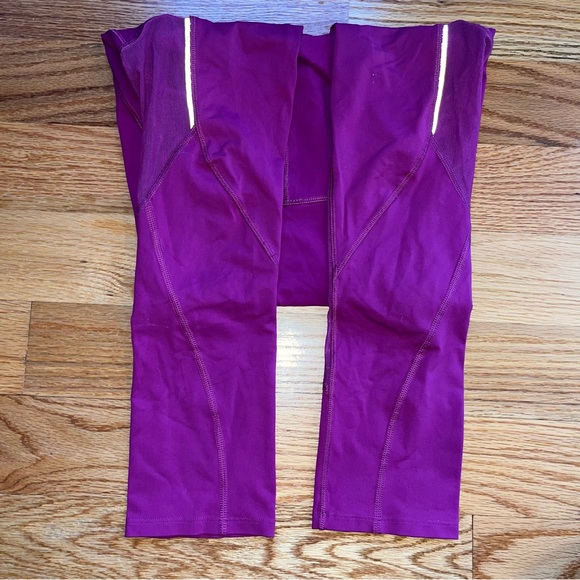 Lululemon fuchsia crop leggings size 2 - Picture 3 of 5